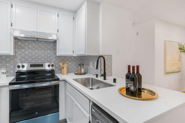 935 La Mesa Terrace G, Sunnyvale, CA 94086