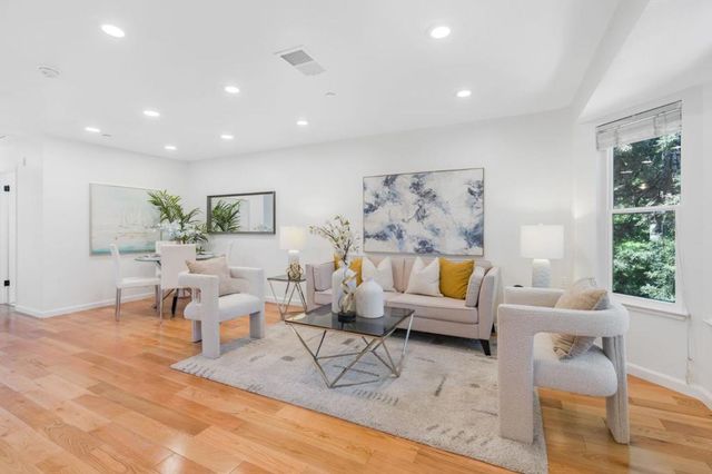 935 La Mesa Terrace G, Sunnyvale, CA 94086