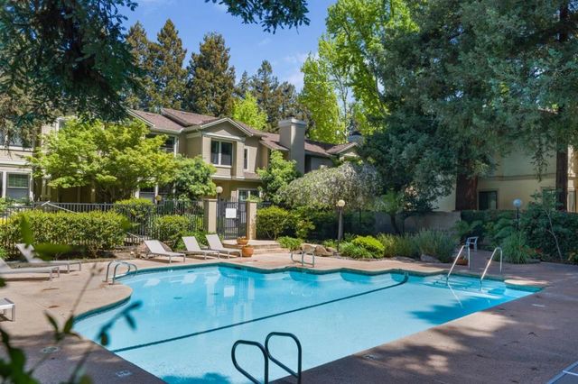 935 La Mesa Terrace G, Sunnyvale, CA 94086