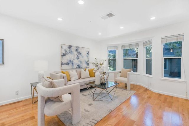 935 La Mesa Terrace G, Sunnyvale, CA 94086