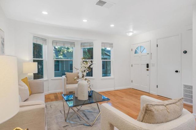 935 La Mesa Terrace G, Sunnyvale, CA 94086