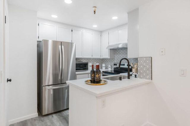 935 La Mesa Terrace G, Sunnyvale, CA 94086