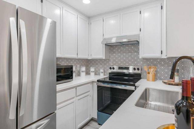 935 La Mesa Terrace G, Sunnyvale, CA 94086