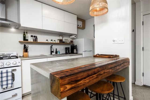 1700 SW 16TH COURT E2, Gainesville, FL 32608