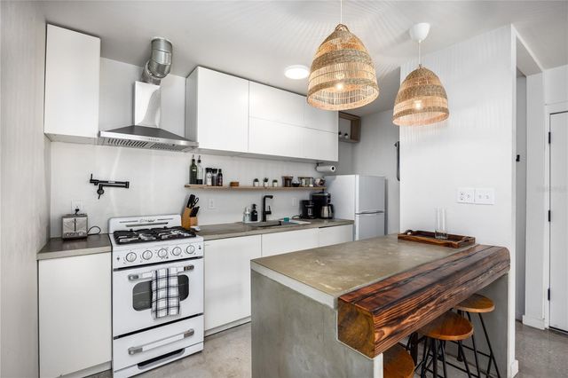 1700 SW 16TH COURT E2, Gainesville, FL 32608