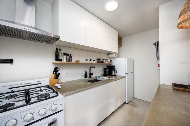 1700 SW 16TH COURT E2, Gainesville, FL 32608