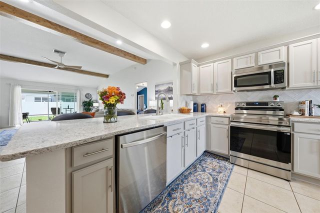 5151 NE 121ST AVENUE, Oxford, FL 34484
