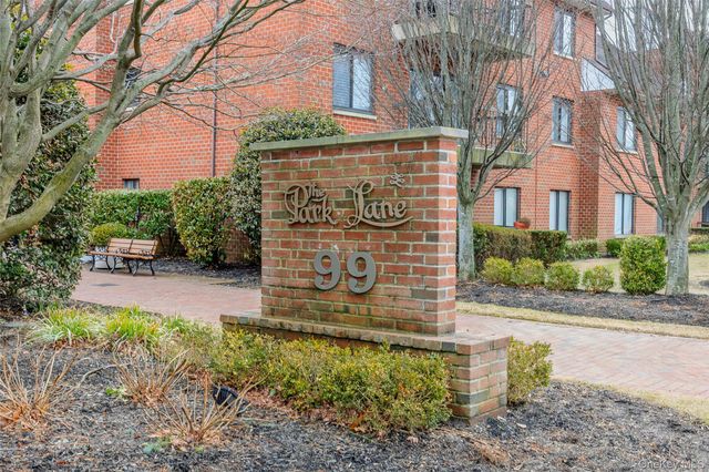 99 S Park Avenue 28, Rockville Centre, NY 11570
