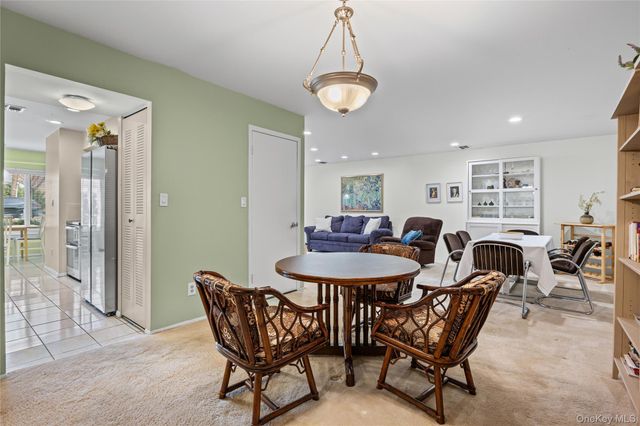 99 S Park Avenue 28, Rockville Centre, NY 11570