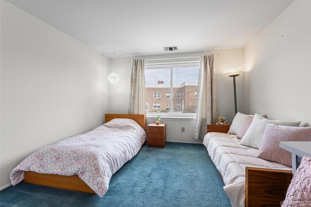 99 S Park Avenue 28, Rockville Centre, NY 11570