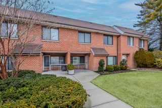 99 S Park Avenue 28, Rockville Centre, NY 11570