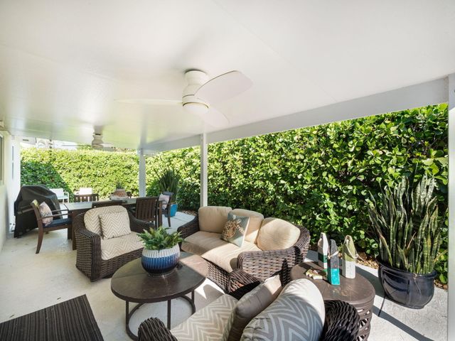 471 Mars Way, Juno Beach, FL 33408