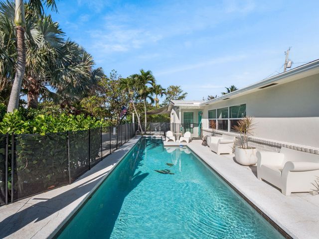 471 Mars Way, Juno Beach, FL 33408