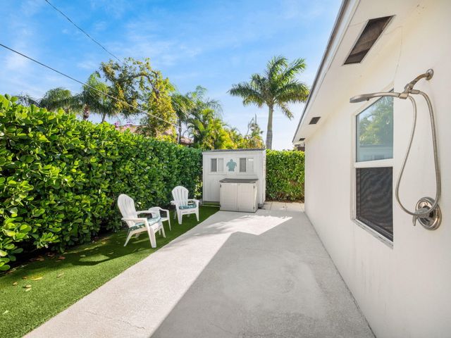 471 Mars Way, Juno Beach, FL 33408