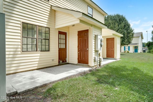 611 SE Railroad Street, Wallace, NC 28466