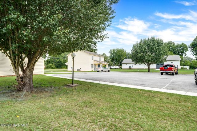 611 SE Railroad Street, Wallace, NC 28466