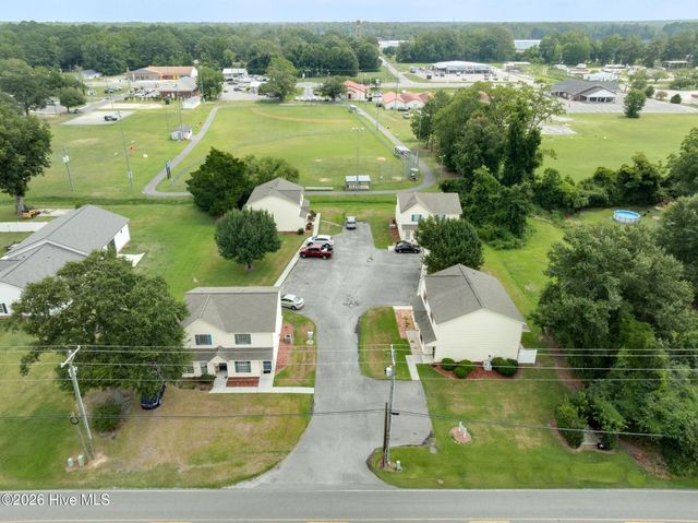 611 SE Railroad Street, Wallace, NC 28466