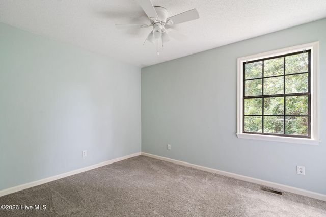 611 SE Railroad Street, Wallace, NC 28466