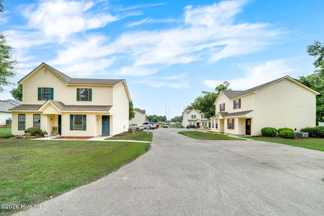 611 SE Railroad Street, Wallace, NC 28466