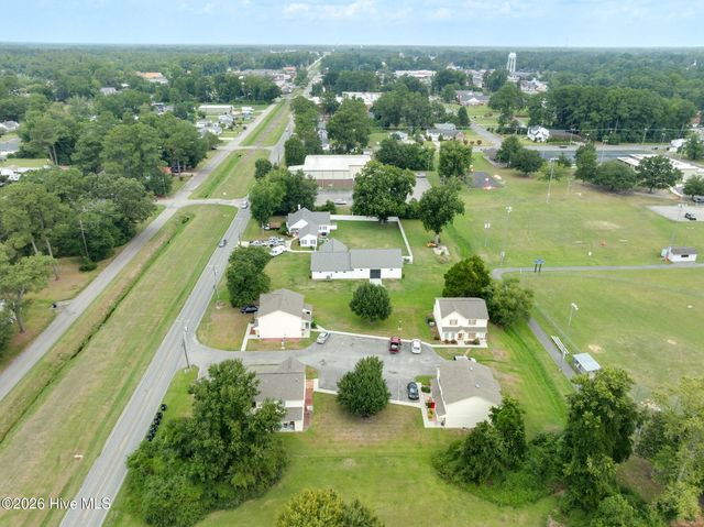 611 SE Railroad Street, Wallace, NC 28466