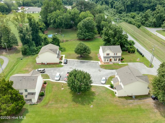 611 SE Railroad Street, Wallace, NC 28466