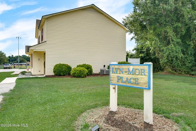 611 SE Railroad Street, Wallace, NC 28466