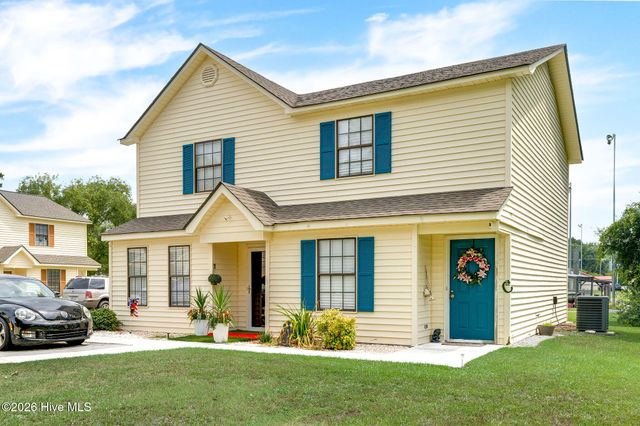 611 SE Railroad Street, Wallace, NC 28466