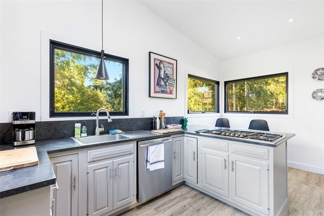 18 Collins Terrace, Jamestown, RI 02835