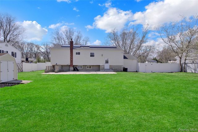 30 Yale Street, Port Jefferson Station, NY 11776