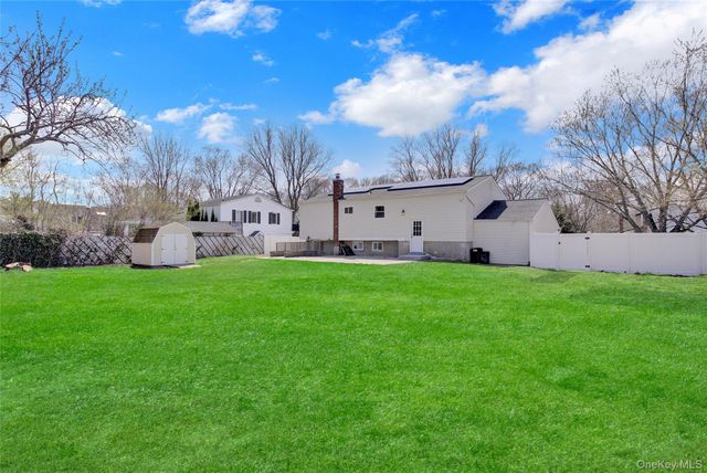 30 Yale Street, Port Jefferson Station, NY 11776