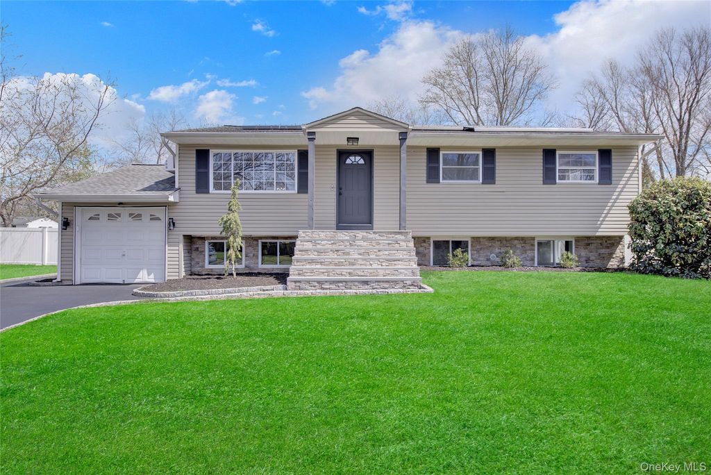 30 Yale Street, Port Jefferson Station, NY 11776