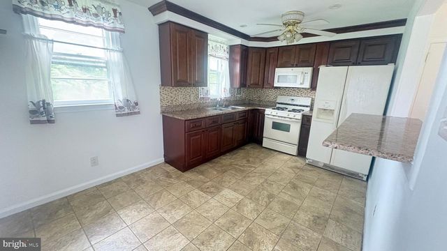 6527 N 10TH ST, Philadelphia, PA 19126