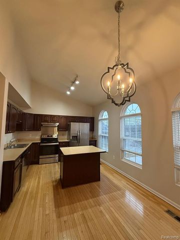 955 Sandalwood Drive, Troy, MI 48085