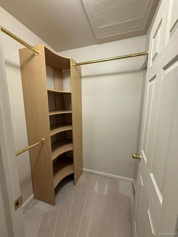 955 Sandalwood Drive, Troy, MI 48085