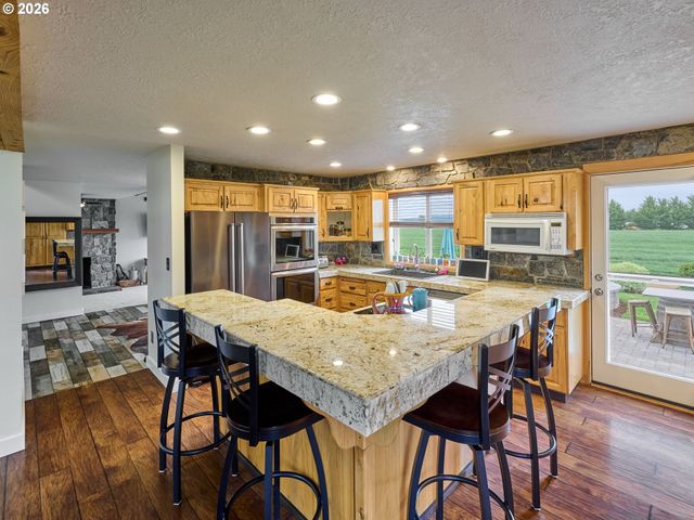 9293 BROADACRES Rd Ne, Aurora, OR 97002
