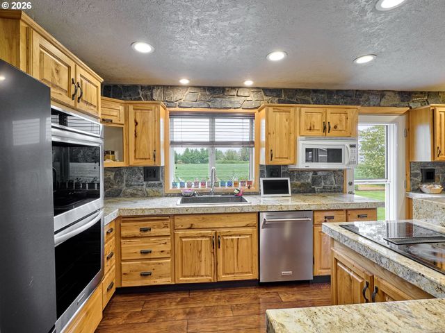9293 BROADACRES Rd Ne, Aurora, OR 97002