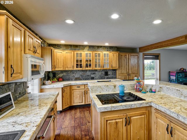9293 BROADACRES Rd Ne, Aurora, OR 97002
