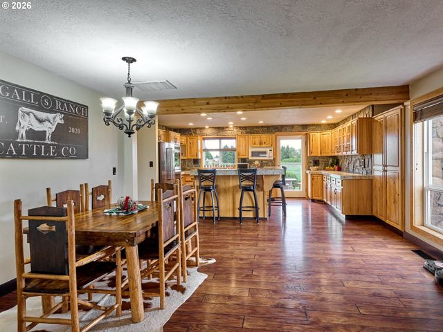 9293 BROADACRES Rd Ne, Aurora, OR 97002