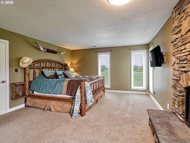 9293 BROADACRES Rd Ne, Aurora, OR 97002