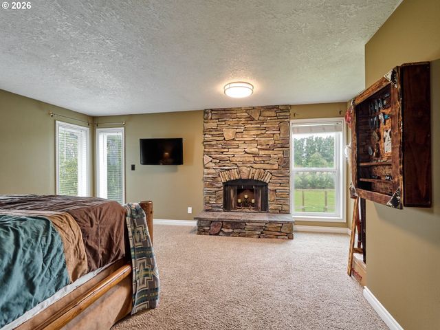 9293 BROADACRES Rd Ne, Aurora, OR 97002