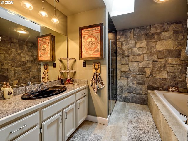 9293 BROADACRES Rd Ne, Aurora, OR 97002