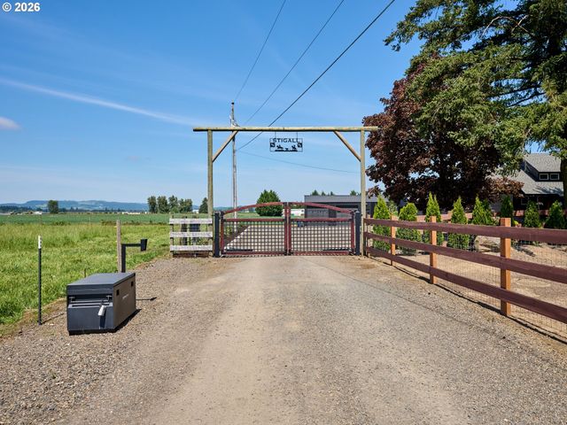 9293 BROADACRES Rd Ne, Aurora, OR 97002