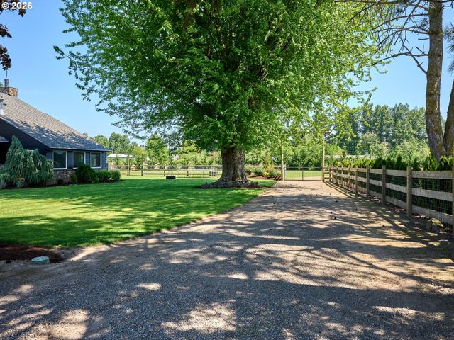 9293 BROADACRES Rd Ne, Aurora, OR 97002