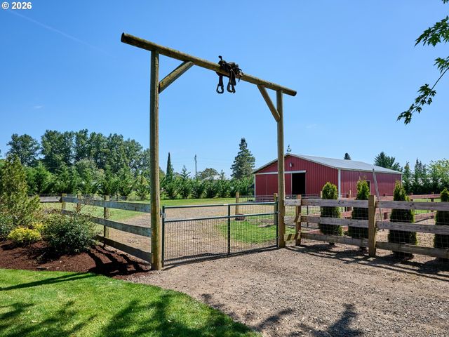 9293 BROADACRES Rd Ne, Aurora, OR 97002