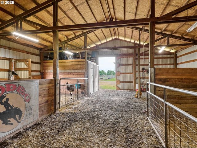 9293 BROADACRES Rd Ne, Aurora, OR 97002