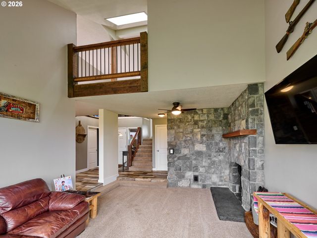 9293 BROADACRES Rd Ne, Aurora, OR 97002
