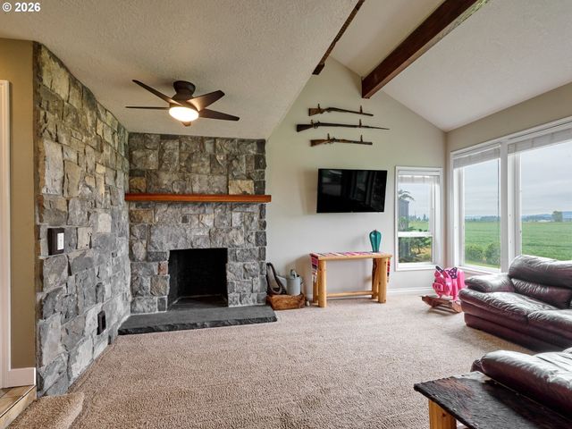 9293 BROADACRES Rd Ne, Aurora, OR 97002