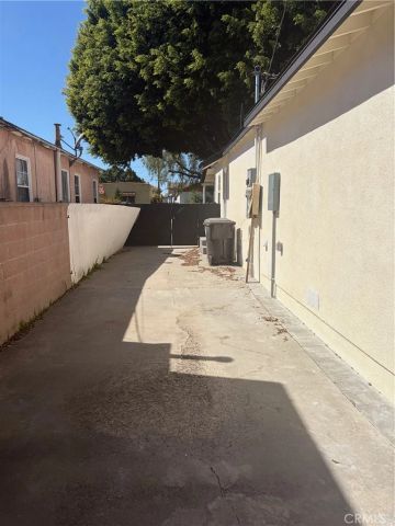 2260 easy Avenue, Long Beach, CA 90810