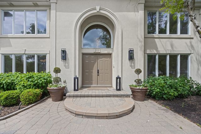 211 Millcreek Lane, Naperville, IL 60540