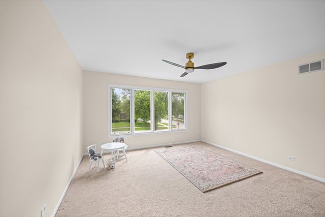 211 Millcreek Lane, Naperville, IL 60540